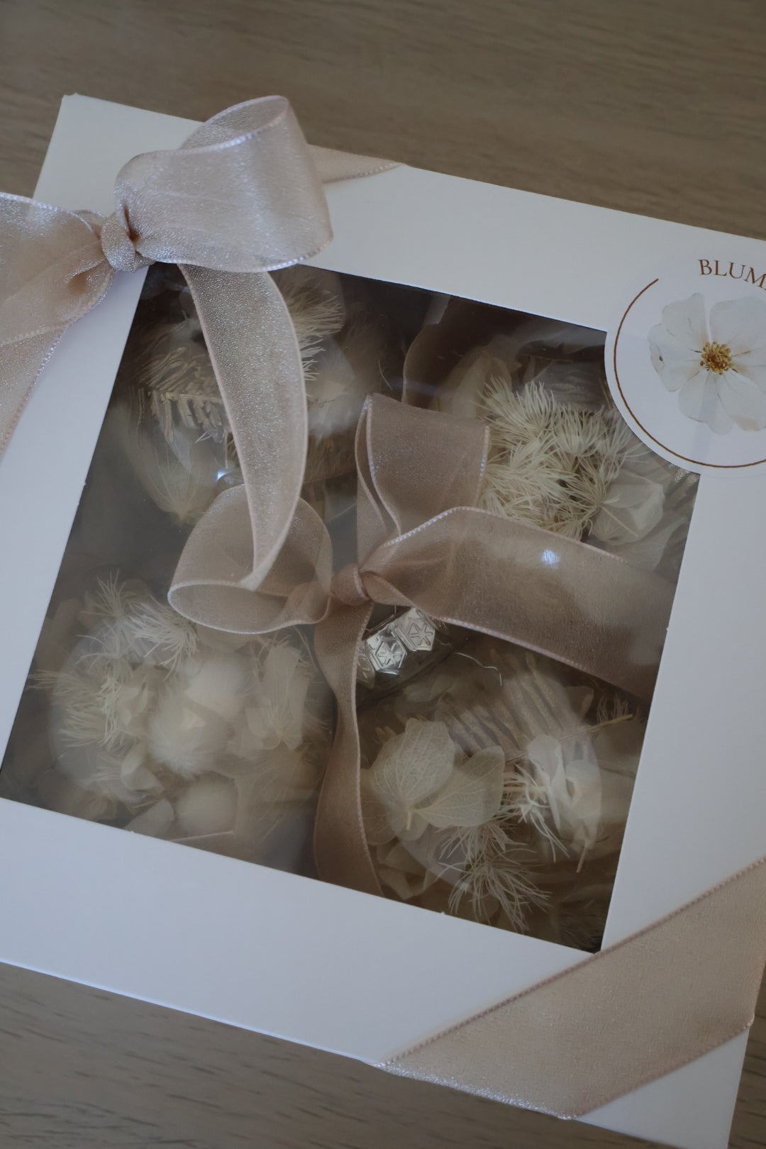 Dried flower Baubles (4pack)